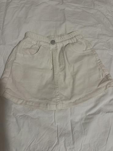 Ətəklər: Uşaq ətəyi – krem/ağ rəngdə, denim tipli parça. - Elastik bel: rahat — 1