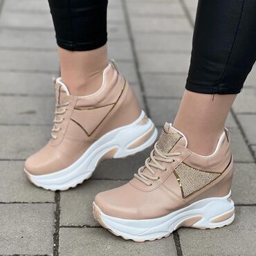 Women's Sneakers and athletic shoes: Cena 4800din
Br36-40
Skrivena peta 9cm — 10