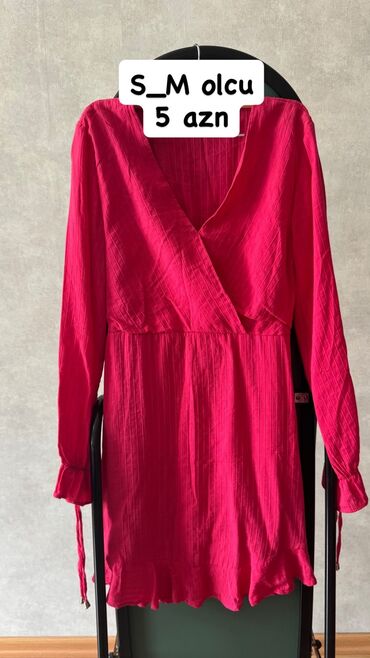 Ətəklər: Qadın geyimləri – ətək və donlar (S–M/S–M–L ölçülər) Her biri yeni — 2