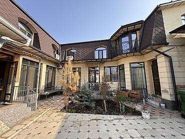 Посуточная аренда комнат: Сдаются просторные номера в гостевом доме с внутренним двориком. - — 1