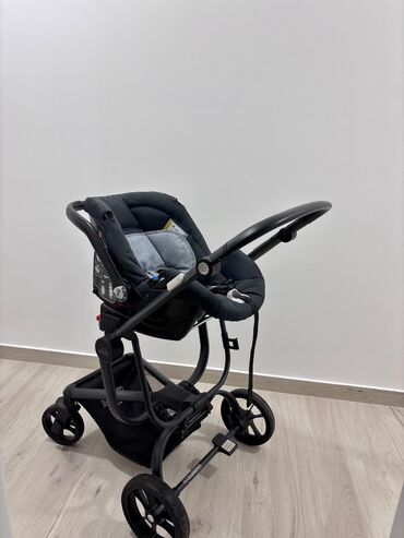 nike air max crno bele: Prodajem original Cam Taski Sport 3u1 kolica – korišćena, ali veoma