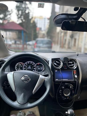 Nissan: Nissan Note hatchback – mavi rəngdə, şəhər üçün kompakt və qənaətcil — 8
