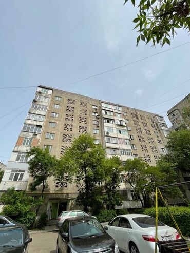 срочно продаётся 1 комнатная квартира в районе ошского рынка: 1 бөлмө, 33 кв. м, 105-серия, 7 кабат