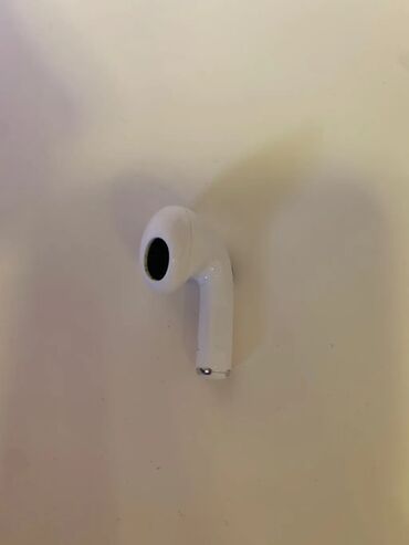 xacmazda ucuz telfonlar: Apple Airpods 3 qulaqcigi orijinaldi ela veziyetdedir tecili satiram