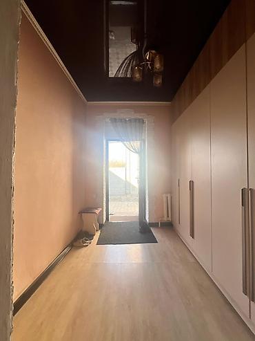 Продажа коттеджей и домов: Продаётся дом с закрытым двором и большим навесом для автомобилей — 4