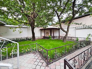 столовые аренда: 100 м², 5 комнат, Курманжан-Датка мкр — 9