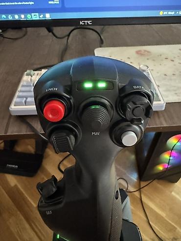 Видеоигры и приставки: Tam Nəzarət Paneli və Joystick: Həm baza üzərində, həm də joystick — 2