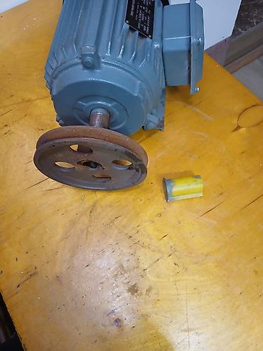 30 kv kondisioner: 3 faza motor təzədir işlənməyib. Qiyməti 200 azn. Ünvan Novxanı kəndi — 2