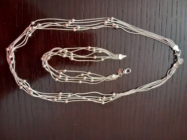 ženski kompleti sako i pantalone: Komplet ogrlica i narukvica od srebra, na prodaju. Dužina ogrlice
