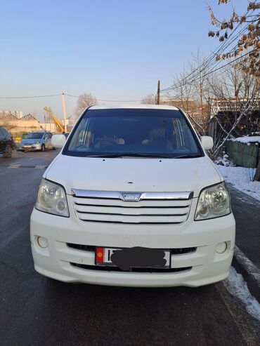 Toyota: Toyota Noah: 2002 г., 2 л, Автомат, Бензин, Минивэн — 1