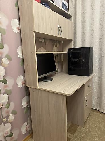 столы для компа: Компьютерный стол, Б/у, С полками — 2