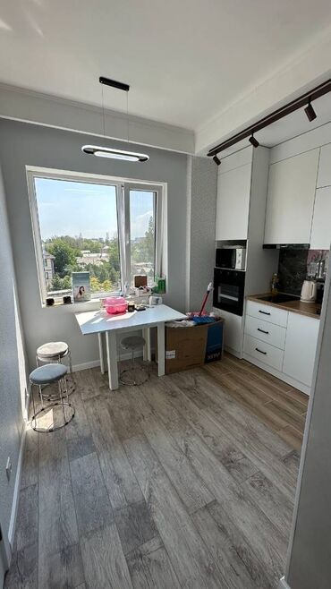 в районе ак орго: 2 комнаты, 40 м², Индивидуалка, 3 этаж, Дизайнерский ремонт