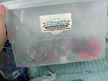 Игрушки: Продаю Блэйблэйды 8штук вместе с коробкой цена:1500сом срочно нужны — 1