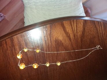 srebrni nakit kompleti: Ogrlica od ćilibara. Dužina 53 cm