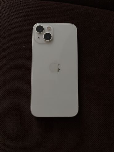 Apple iPhone: IPhone 13, Б/у, 256 ГБ, Белый, Зарядное устройство, Защитное стекло, Чехол, 83 %