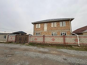 Продажа коттеджей и домов: Продается двухэтажный кирпичный дом с металлической крышей и — 1