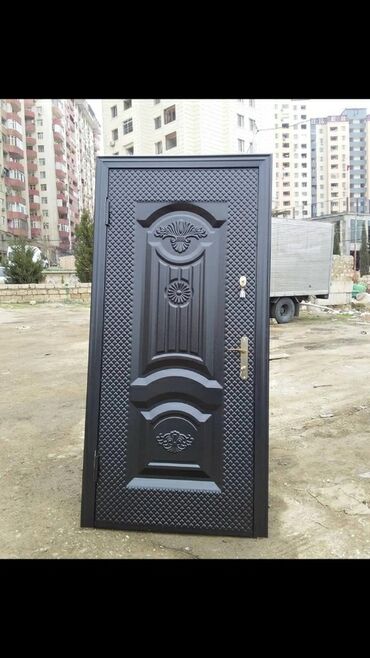 Giriş qapıları: Yeni Giriş qapısı Zəmanətli, Ödənişli quraşdırma, Ünvandan götürmə — 30