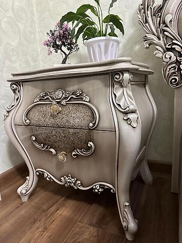 silver kitchen: Спальный гарнитур в классическом стиле с резным декором и патиной — 2