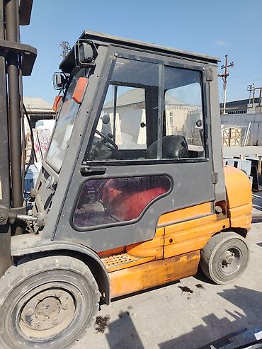 şəxsi yük maşını ilə iş: Yükqaldıran “Forklift” — sənaye və anbar işləri üçün Xüsusiyyətlər: - — 1