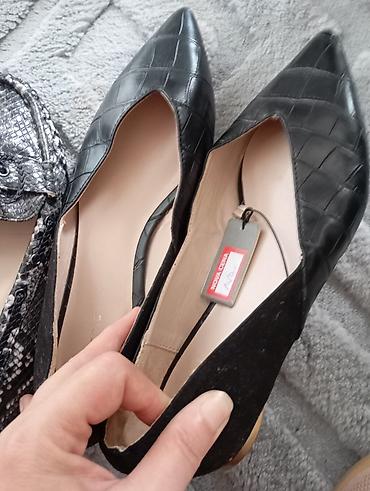 Torbe: Set modnih aksesoara i obuće: - Torba sa cvetnim dezenom: crna — 5