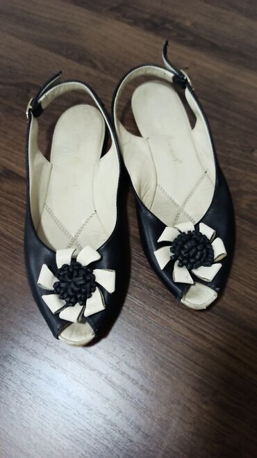 Женская обувь: Б/у обувь, натуральная кожа, Турция, за две пары, на узкую ногу