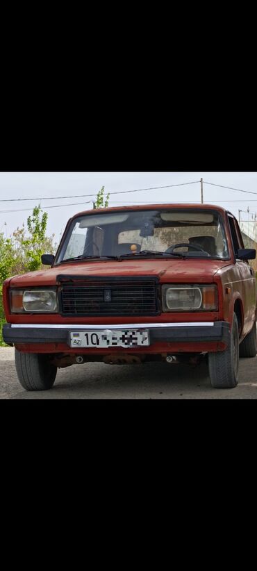 kotan 3 korpus: Bu Lada 2107 modeli qırmızı rəngdədir və dördqapılı sedan kuzov tipinə