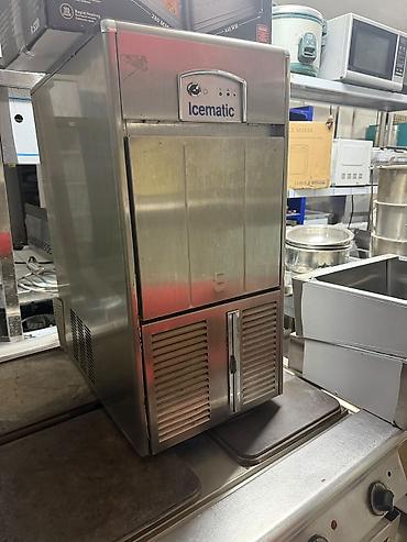 Оборудование для ресторанов, кафе: Buz aparati italya istehsali tam islekdir 35 kg 1500 azn unv baki — 1