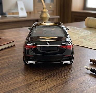 18 oyuncaqlar: Mercedes-Benz S-Class S500 4MATIC (W223) metal model maşın - Miqyas — 4
