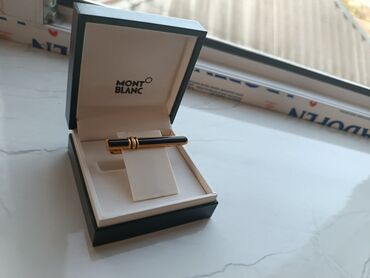 Çəngəllər: Montblanc brendinə məxsus qızılı və qara rəngli qələm formalı qalstuk