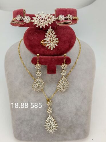 Zərgərlik dəstləri: Dəstə daxildir: Üzük, Sarı qızıl, 585 Əyar — 9