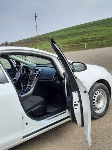 Opel: Opel Astra: 1.4 l | 2010 il 352000 km Sedan — 8