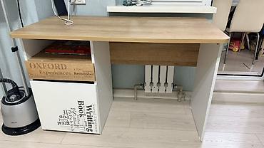 study table: Детская гарнитура, Б/у, Для мальчика, ДСП, цвет - Белый, Самовывоз — 1