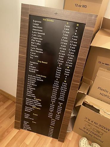 matcha: Kafe üçün taxta çərçivəli menyu lövhəsi - Material: tünd ağac — 1