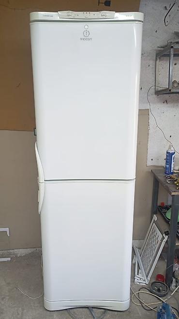 Холодильник Indesit, двухкамерный, с нижней морозильной камерой