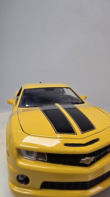 Игрушки: Масштабная модель автомобиля Chevrolet Camaro (купе), жёлтый цвет с — 11