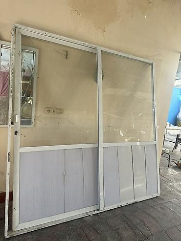 Arakəsmə qapılar: Alüminium sürgülü balkon/qapı sistemi - Material: ağ rəngli alüminium — 2