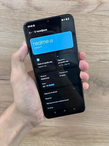Realme: Смартфон realme C61 в чёрном цвете. На фото показана модель realme — 2