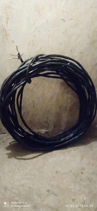сварочный кабель: Продаю алюминиевый четыёх жыльный кабель 12 квадрат 40 метров, по 80