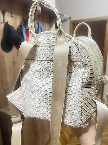 beli: Qadın üçün mini bel çantası/rukzak - Rəng: açıq krem - Material: ilan — 2