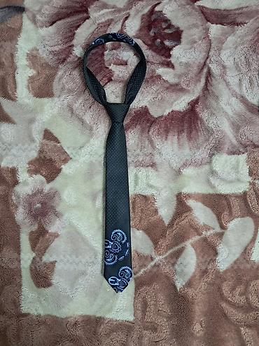 Костюмы: Всё за 3000 Состав: - Костюм-двойка темно-синего/черного цвета — 4