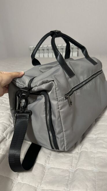 спортивная сумка бу: Продам спортивную сумку, очень вместительная, почти не