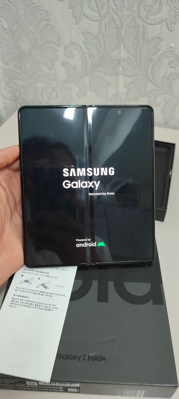 samsung z fold 2: Samsung Galaxy Z Fold 4, Колдонулган, 256 ГБ, түсү - Кара, 1 SIM, eSIM