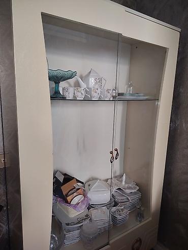 plastik komod: Qonaq otağı və yemək otağı üçün zərif mebel dəsti. Dəstə böyük güzgülü — 3