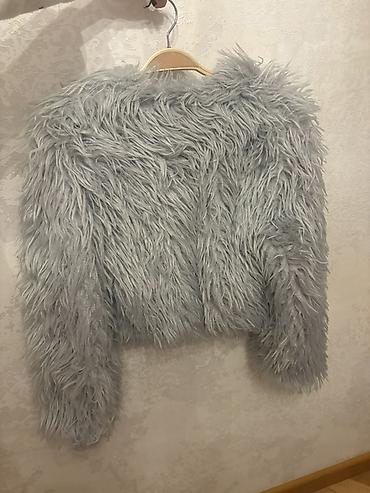 kurkalar: Boz rəngli süni kürk jaket
S razmer — 2