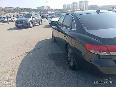 e class 220: Hyundai Grandeur: 3.3 l | 2008 il Sedan — 3