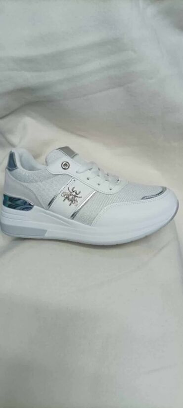 adidas patike zenske bele: 05. B. patike 
Extra udobne
 Velicine 36-41 
 Cena 4000