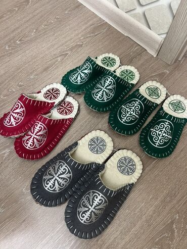 обувь 19 размер: Домашние тапочки из натурального войлока с этническим орнаментом. -