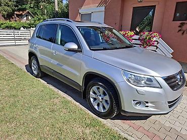 patoke: Volkswagen Tiguan 2.0 TDI, kompaktni SUV u srebrnoj metalik boji, sa — 2