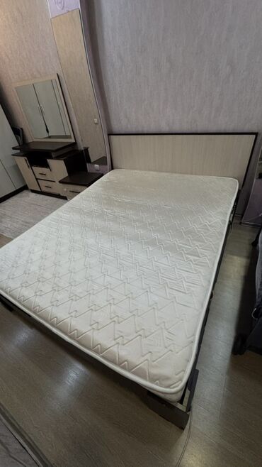 бу мебель для спальни: Эки кишилик керебет, Колдонулган, Матрасы бар, узуну - 240 см