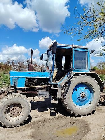 traktor 1221: Mtz82 hər birşeyi işləkdir hec bir problemi yoxdu təkərləri 89 — 2